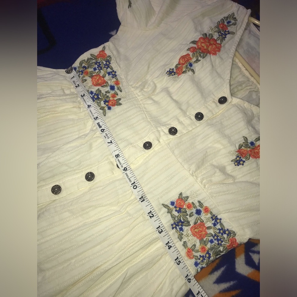 Adorable Embroidered Cotton button up dress Vintage inspired - Picture 7 of 8
